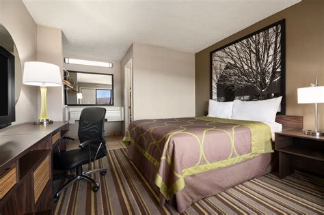 An outdoor pool, a terrace, and a vending machine are also featured at the business-friendly Super 8 by Wyndham Sturbridge. . Super 8 room prices